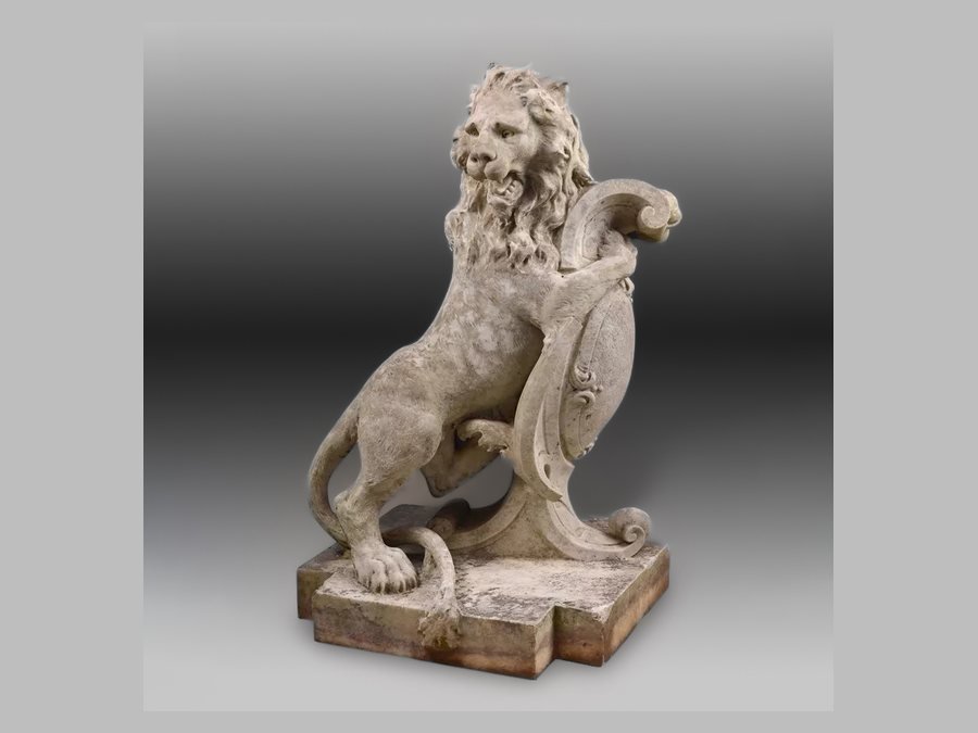 León de mármol — 116,5 × 66 cm